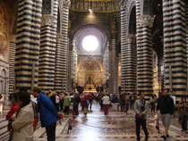 Kirkon sisustaa Firenzessä